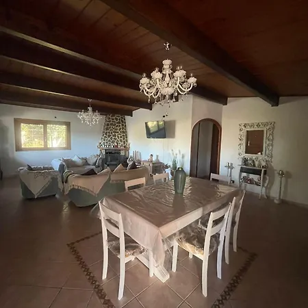 Praxedes Con Piscina A Nettuno