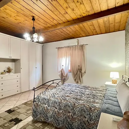Praxedes Con Piscina A Villa Nettuno
