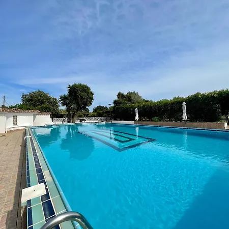 Praxedes Con Piscina A Villa