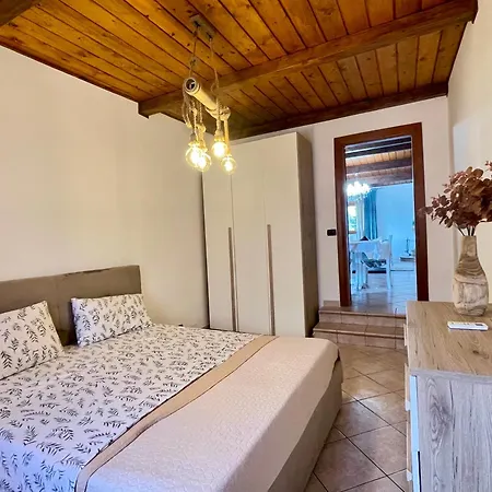 Praxedes Con Piscina A Villa