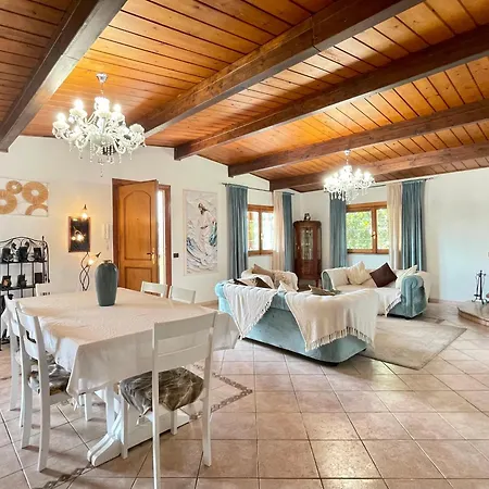 Praxedes Con Piscina A Villa
