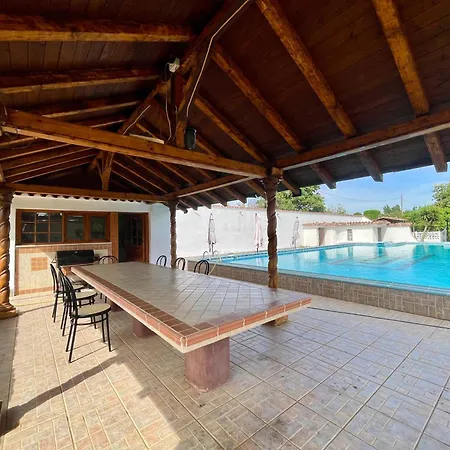 Praxedes Con Piscina A *
